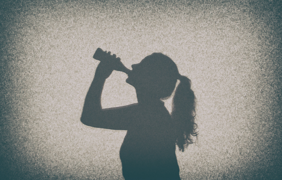 women-drinking-coke-in-shadow-photo